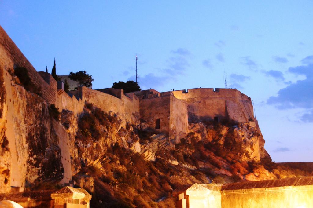 Alicante Apartments الغرفة الصورة